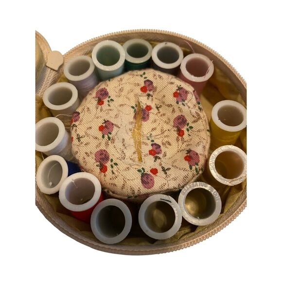 Vintage Floral Travel Sewing Kit Pin Cushion Thread Scissors Accessories Crafts - Picture 8 of 13